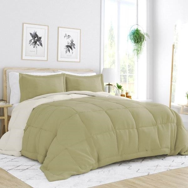 Reversible King/Cal King Comforter Set – Green/Cream