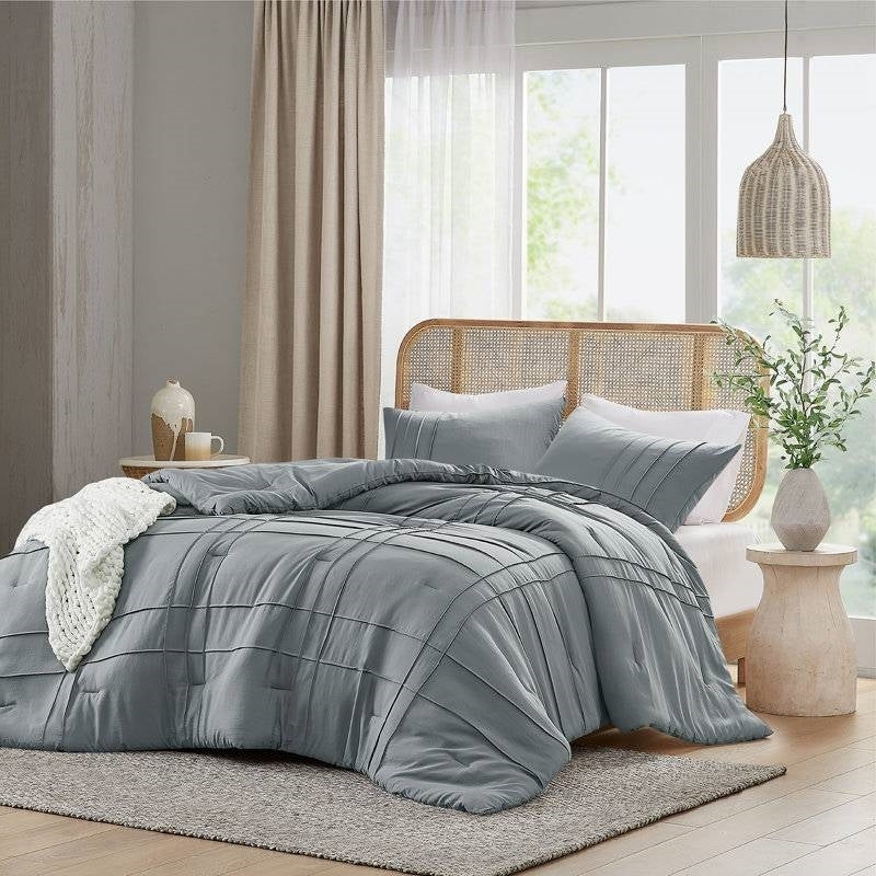 Pinch Pleat Grid-Pattern Comforter Set – King